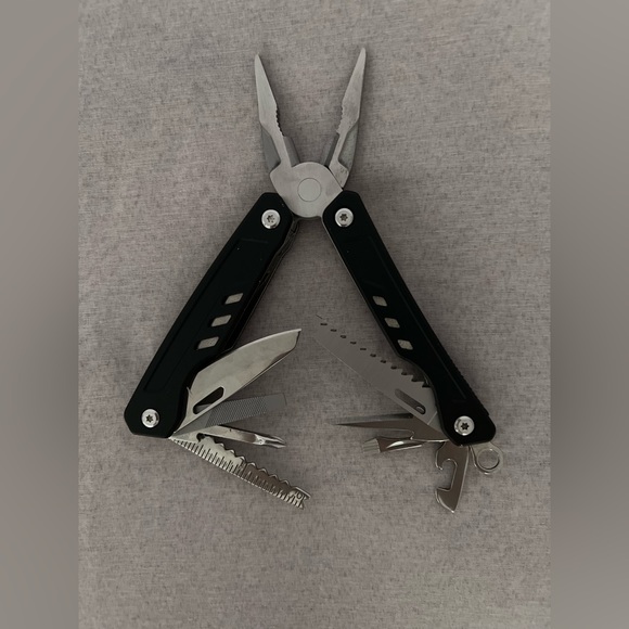 Ozark Trail 17-in-1 Multitool - Picture 1 of 15